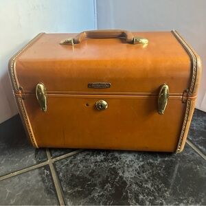 Samsonite train case